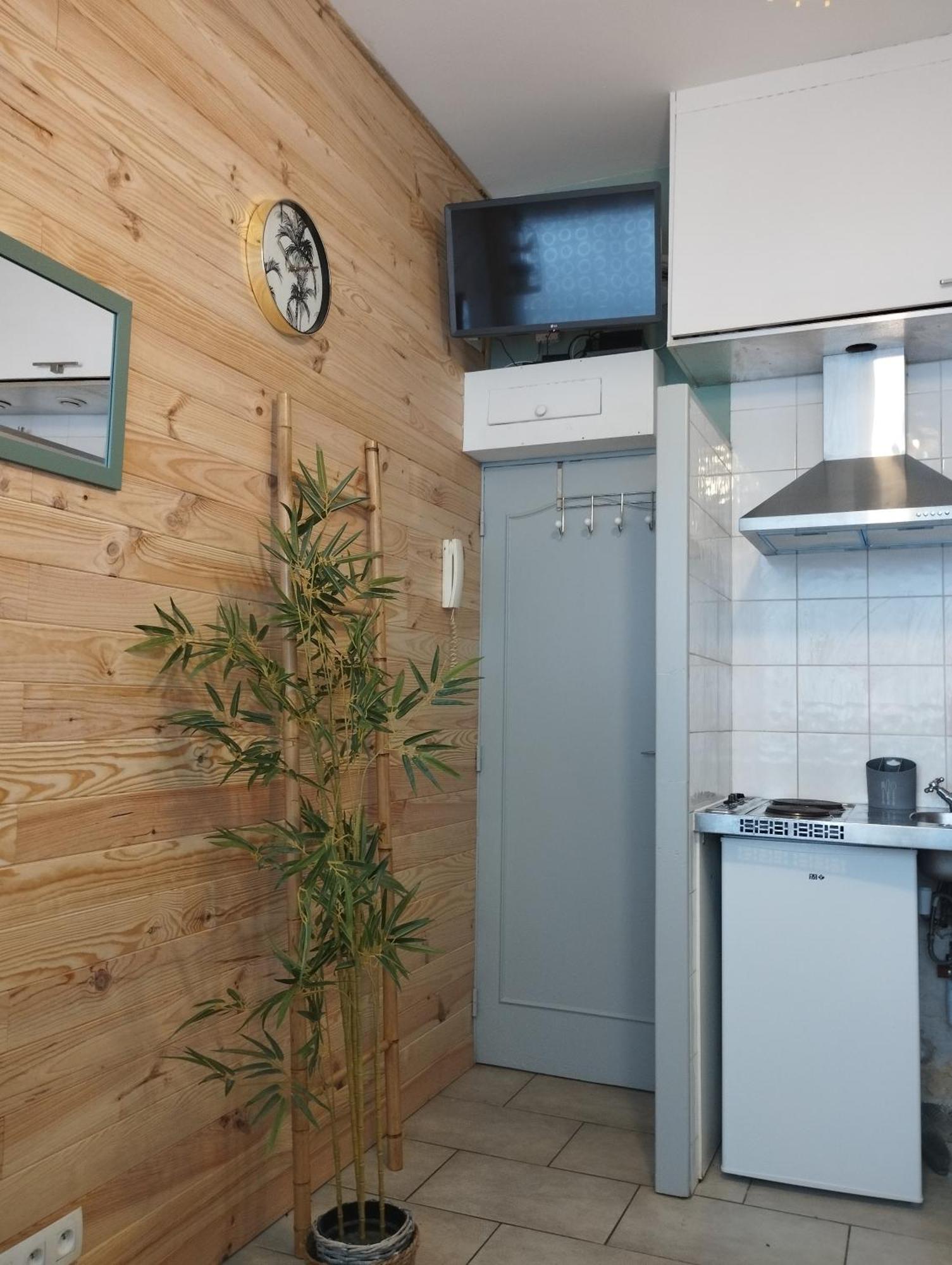 Chambrette Boulevard Des Pyrenees Hypercentre 10M Carre Wc Sur Le Palier, Porte40 Pau Dış mekan fotoğraf