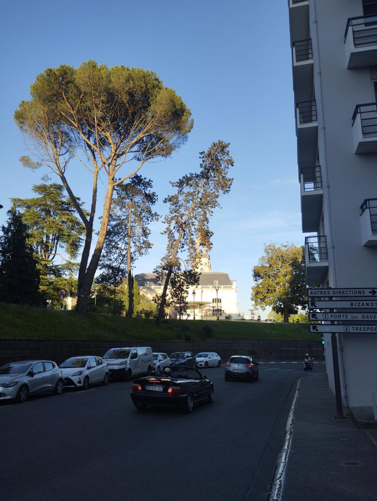 Chambrette Boulevard Des Pyrenees Hypercentre 10M Carre Wc Sur Le Palier, Porte40 Pau Dış mekan fotoğraf